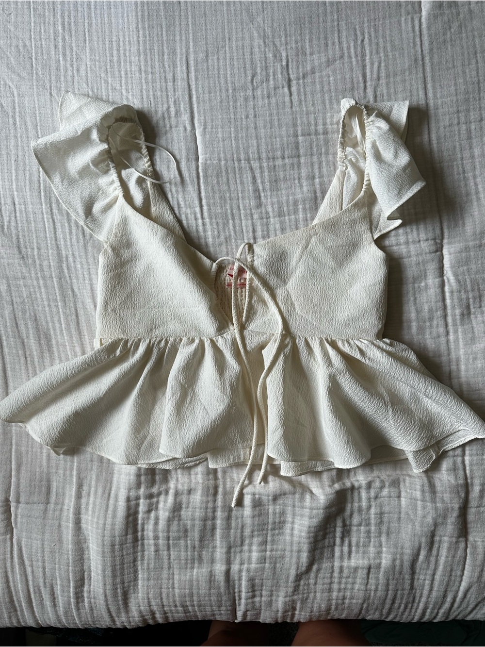 UO Women's Cream Ruffle Tie-Front Peplum Top - Picture 1 of 2